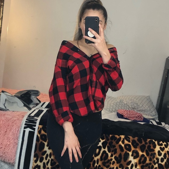 Bundle of two flannels . - Picture 4 of 8